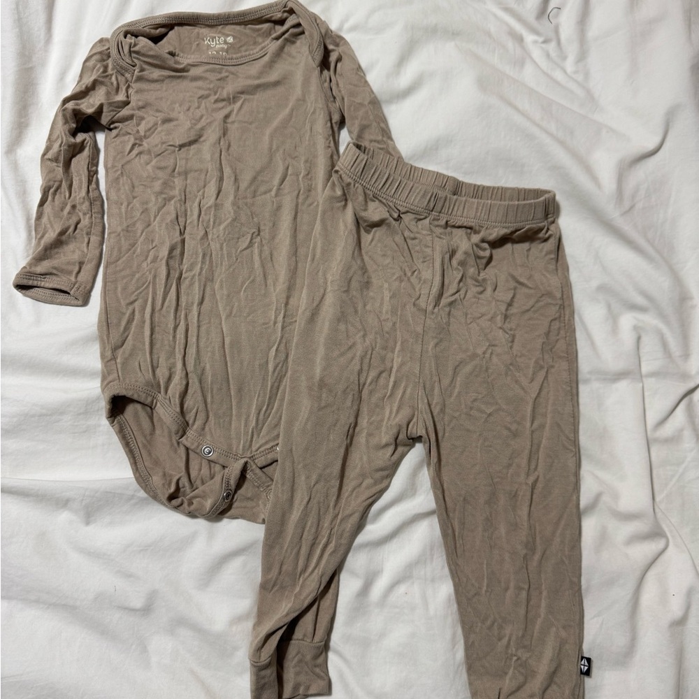 Kyte Baby almond Long Sleeve Onesie and Pants Set